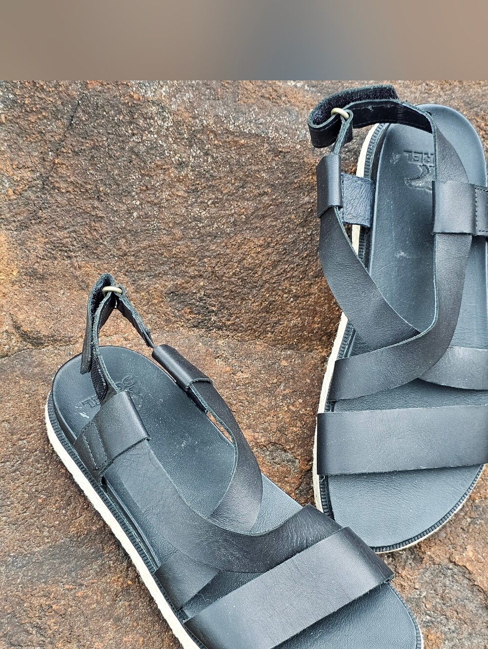 Sorel Sz 7  Black Roaming Crisscross Leather Sandals